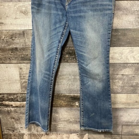 Womens 31/31 SILVER Jeans Suki Mid Slim Boot EUC - Picture 6 of 6